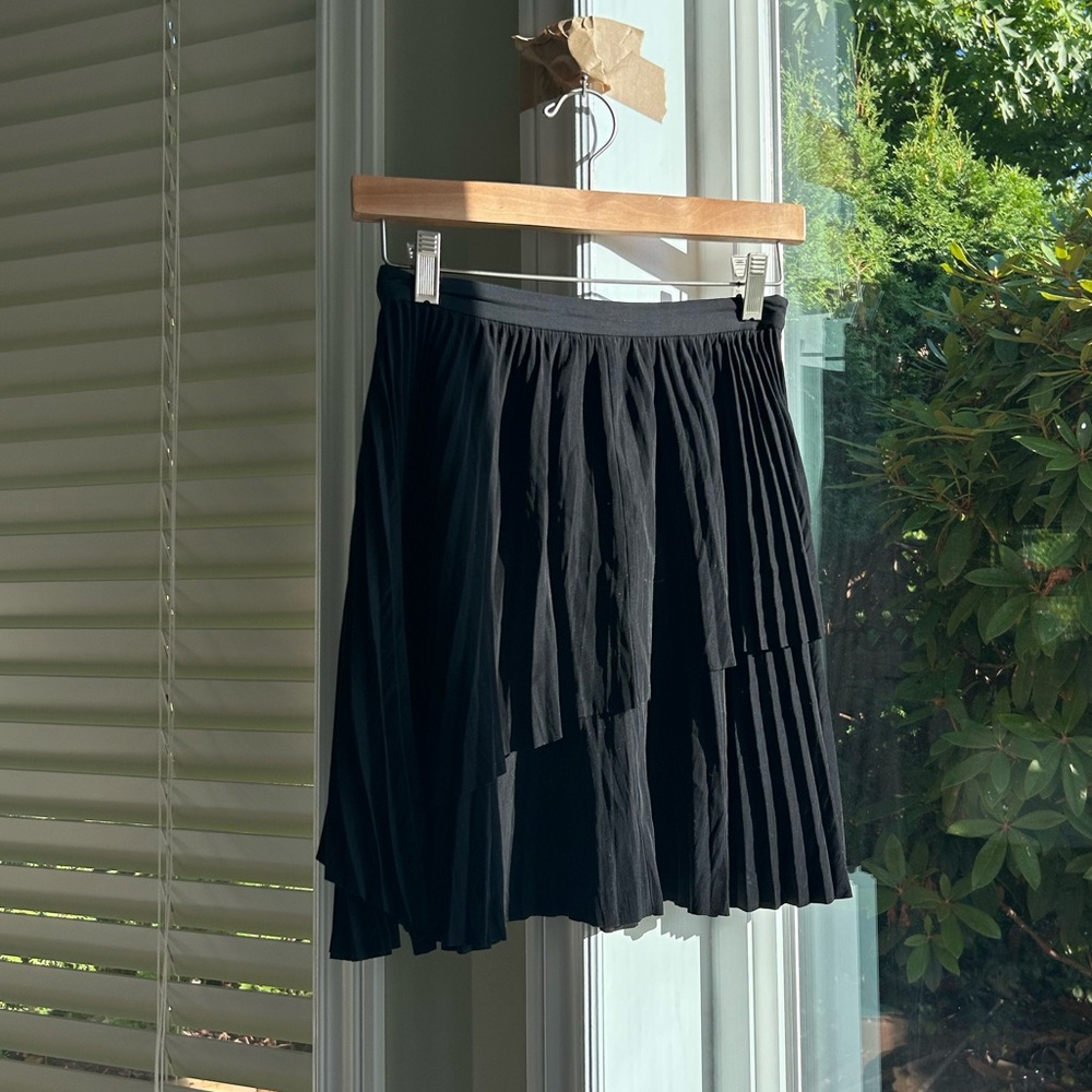 Aritzia Wilfred black pleated skirt